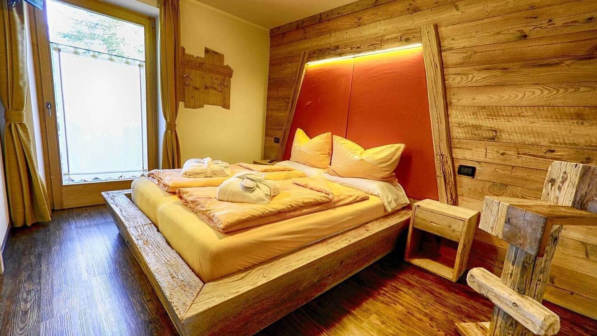 Teola Apartment | Flat Mont dala Nef - Baita Cusini with Mountain View, Spa Area & Wi-Fi