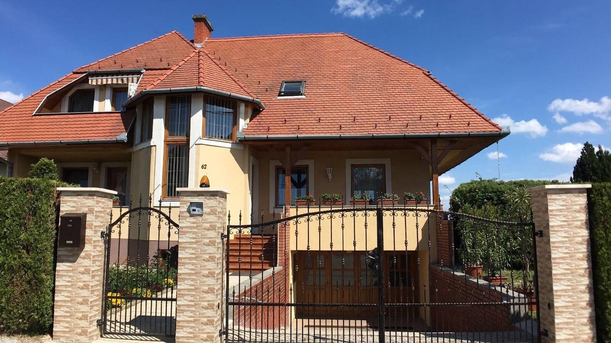 Heviz Apartment | Flat on the upper floor with west-facing balcony