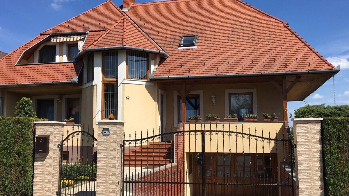 Heviz Apartment | Flat on the upper floor with south-facing balcony