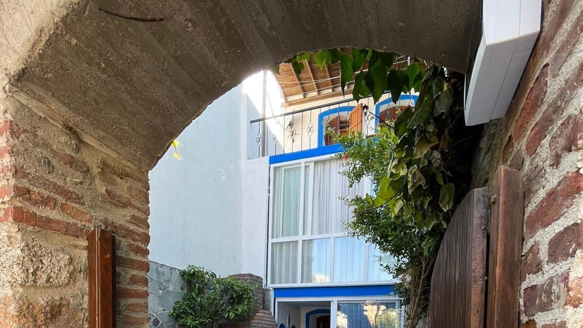 Bozcaada Apartment | Flat w Garden 5 min to Ayazma Beach in Bozcaada