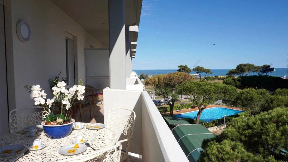 Porto Santa Margherita Apartment | Flat with a partial sea view