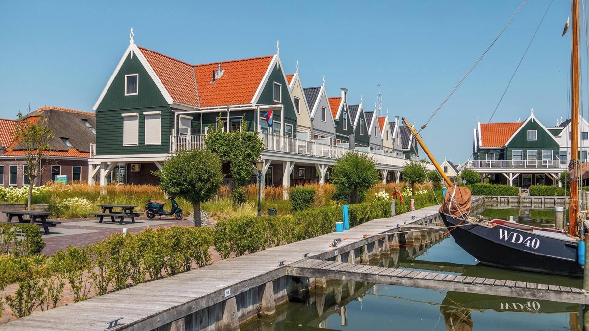 Uitdam House | Flat with 4 bedrooms, 2 bathrooms and a balcony
