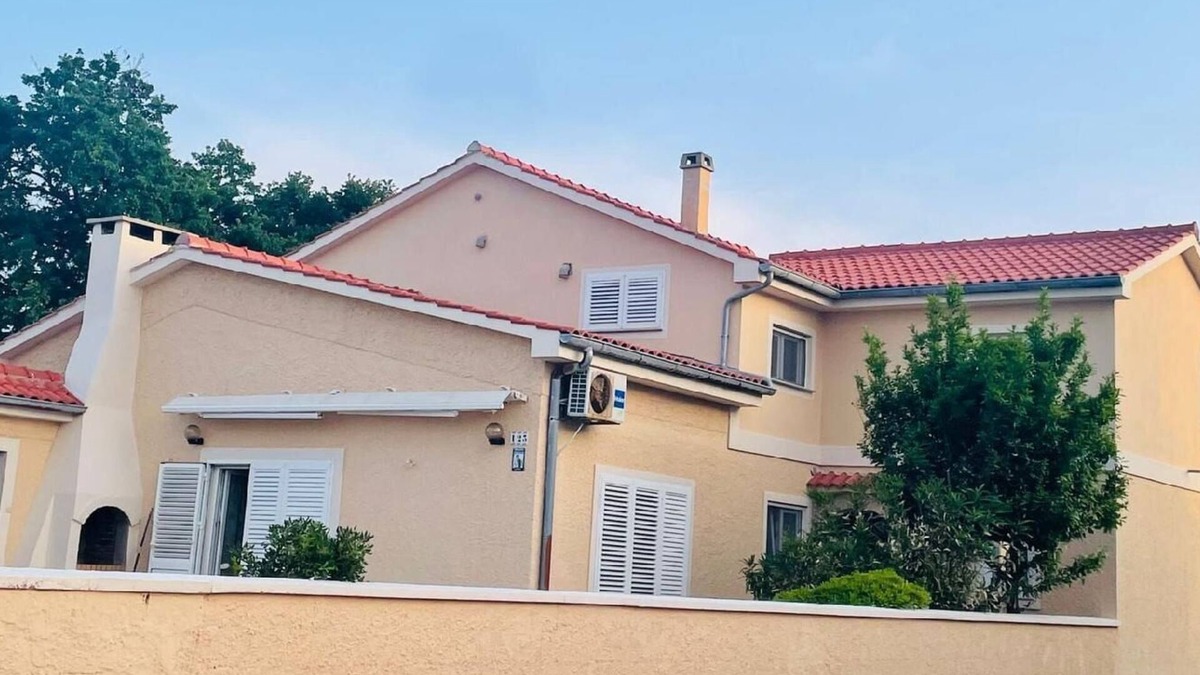 Nevidane House | Flat with water view