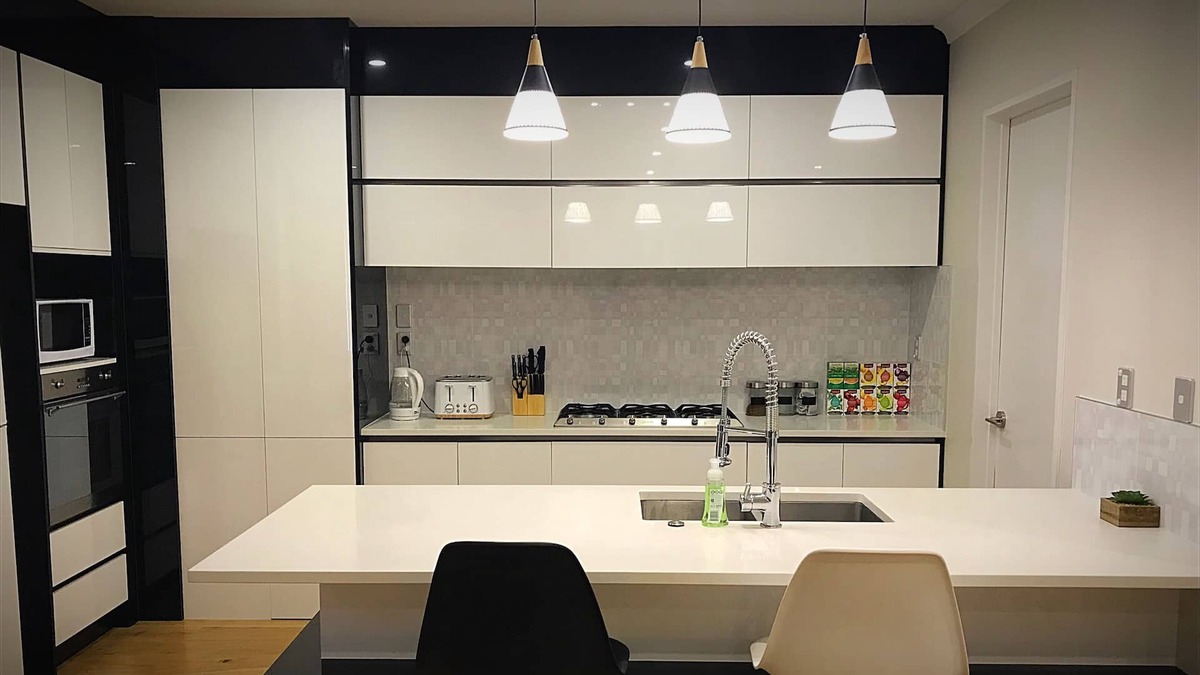Flat Bush House | Flatbush Holiday Accommodation, Casheltown Residence CC|7 Bedrooms|2 Kitchens|Dining|Lounges