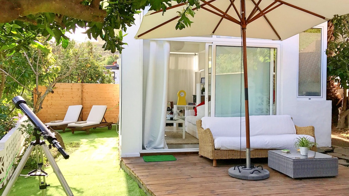 Las Brisas Ski Chalet | Flatguest Glass House