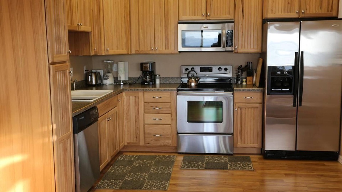 Polson House | Flathead Lake - Condo building 23 beds