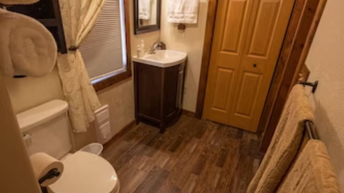 Woods Bay Cabin | Flathead Moose Getaway Cabin - 1 mile to a Flathead Lake Beach