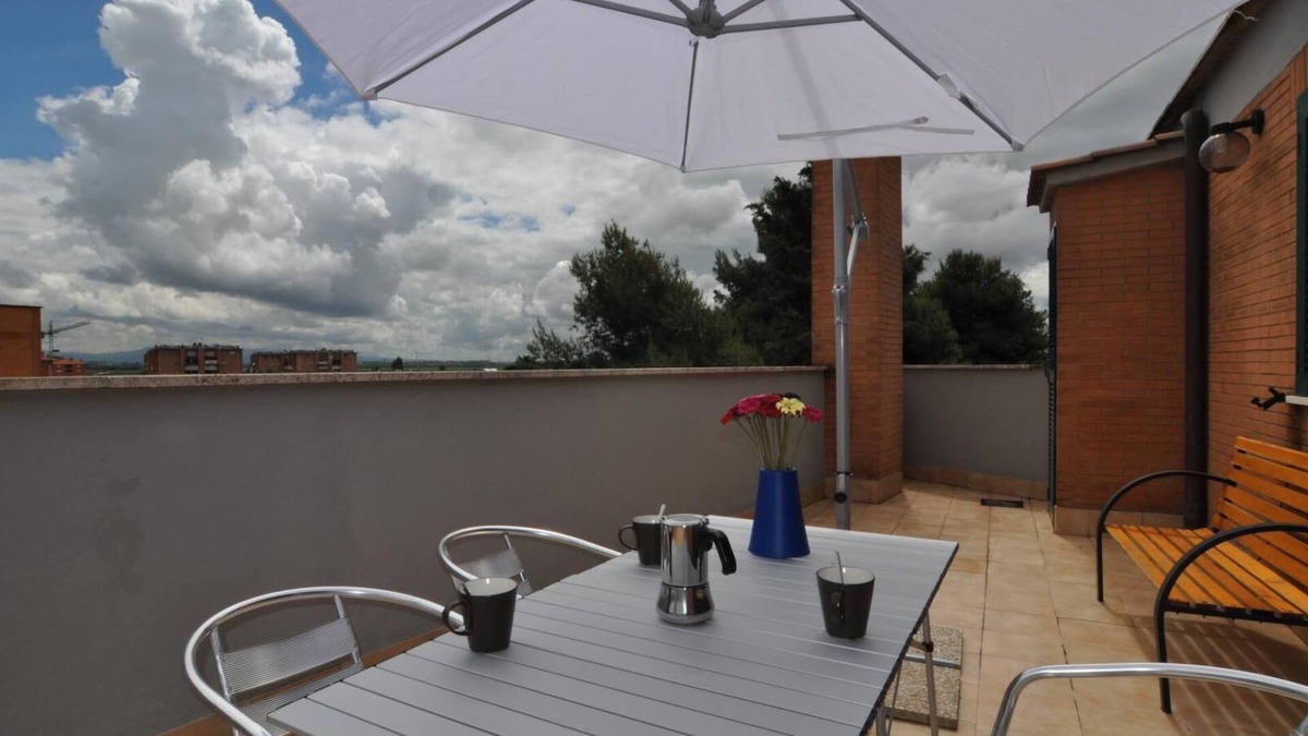 Ponte Galeria-La Pisana Apartment | Flatinrome Fiera 5 private terrace