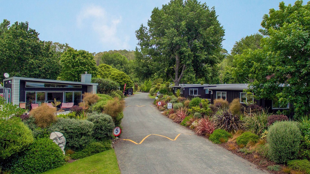 Cooks Beach Cottage | Flaxmill Accommodation
