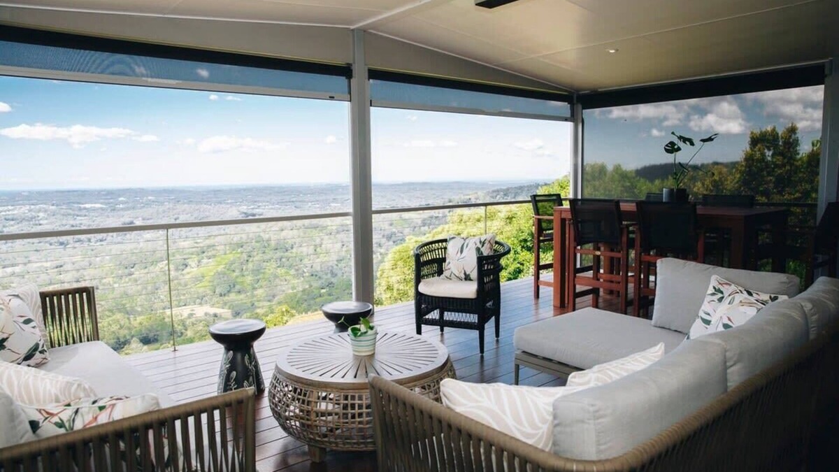 Hunchy House | Flaxton residence with spectacular coastal views