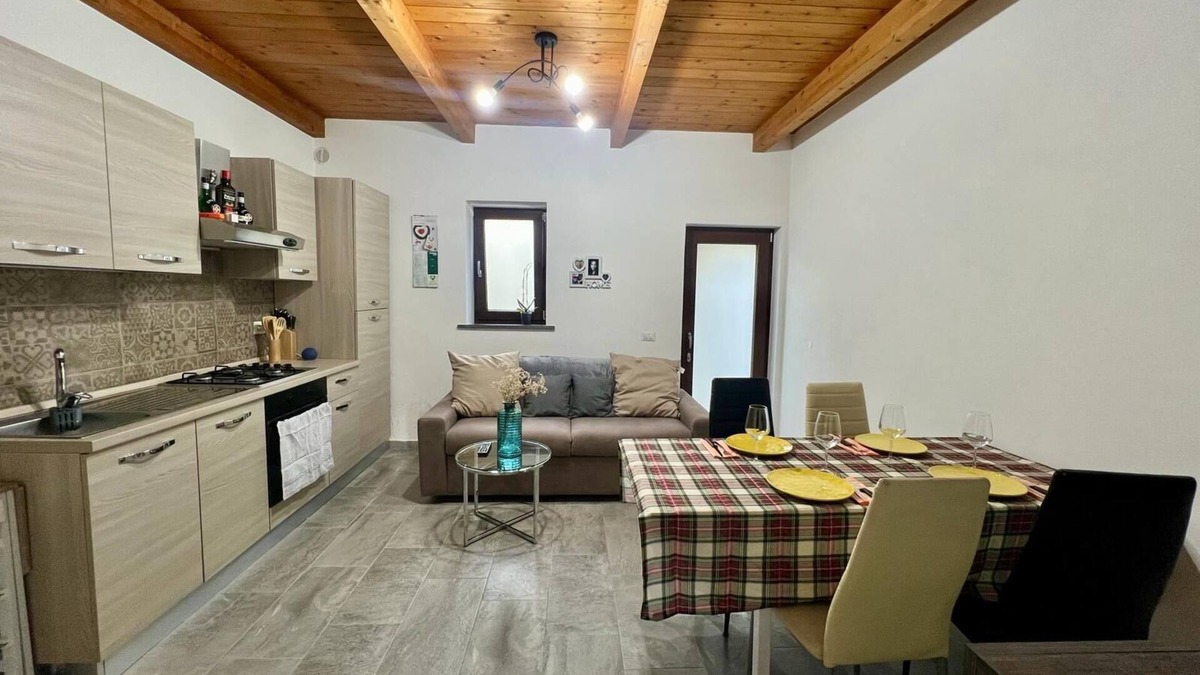 Bosa Historic Centre House | Fleo House Detached house in the central area of Bosa