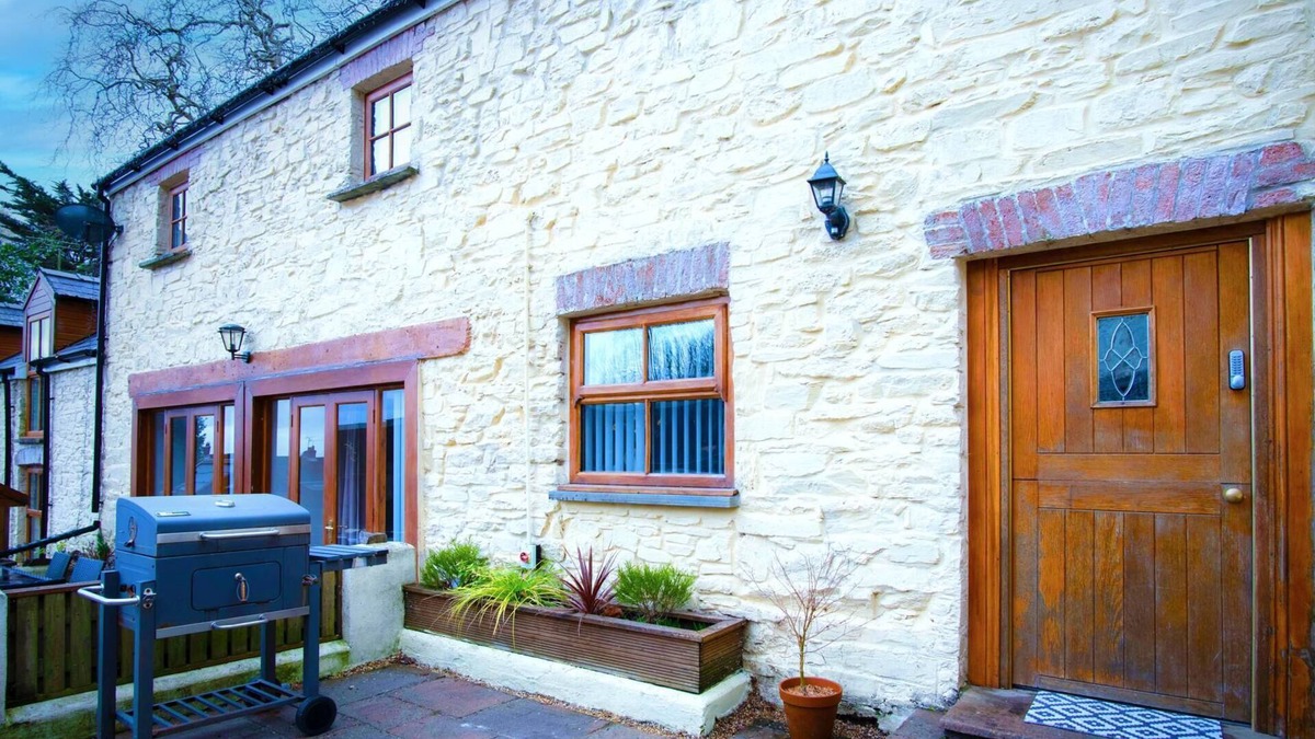 Llanddowror House | Fletcher Coach House - 3 Bedroom Cottage - Pendine