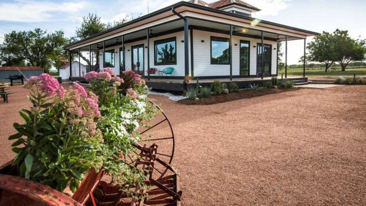 Garfield Other | Flex Farmhouse - F1 - Airport - Tesla - Bastrop. Glamping Options