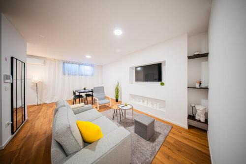 Zagreb Apartment | Flex SelfCheckIns 189 - Zagreb - Bedroom - Parking