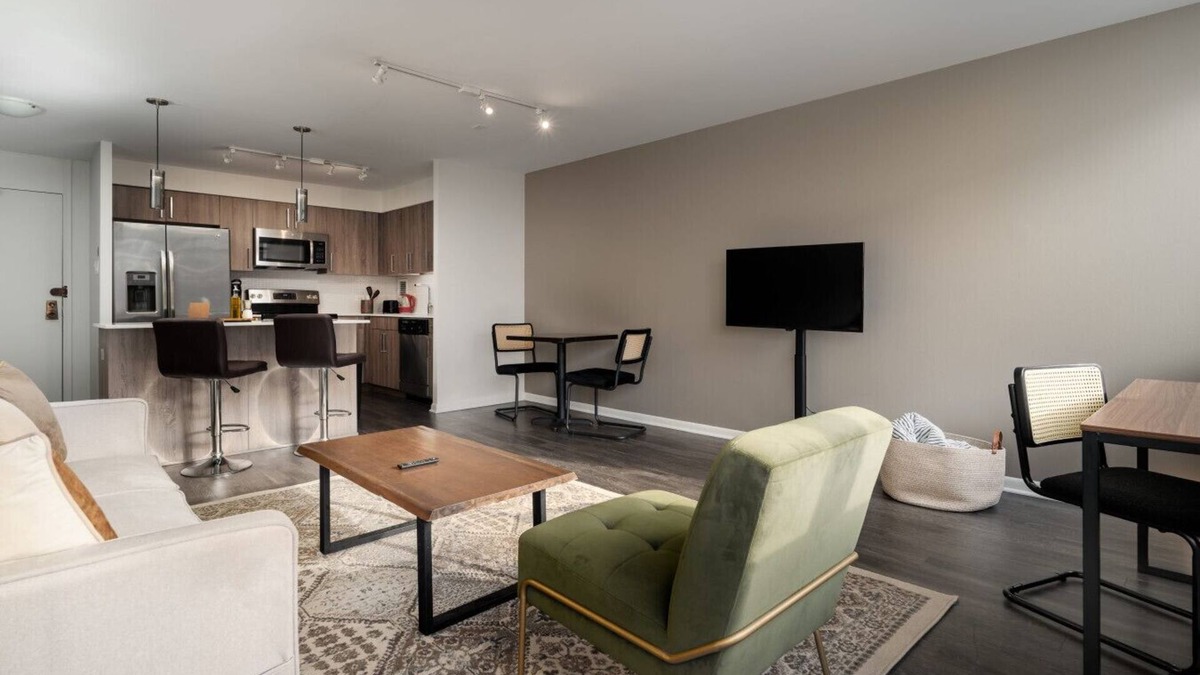 Near West Side Apartment | Flexhome Medical District 1BR - Pool + Gym (CHI30)