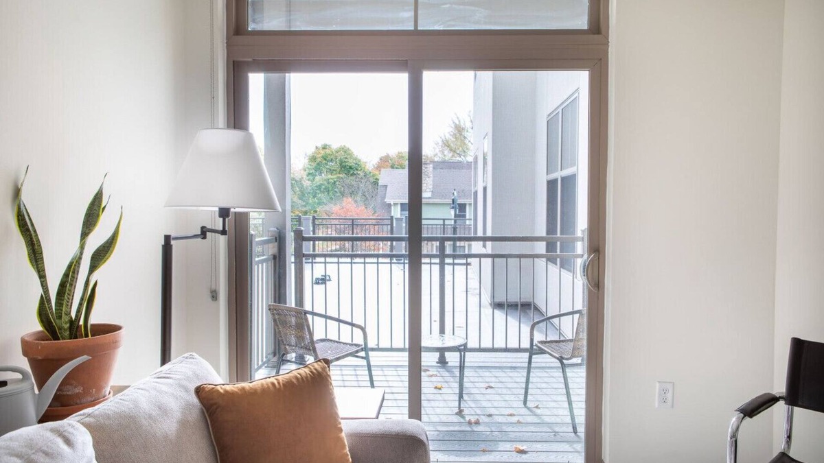 Shorewood Apartment | Flexhome Shorewood 1BR A3 - Gym+Balcony