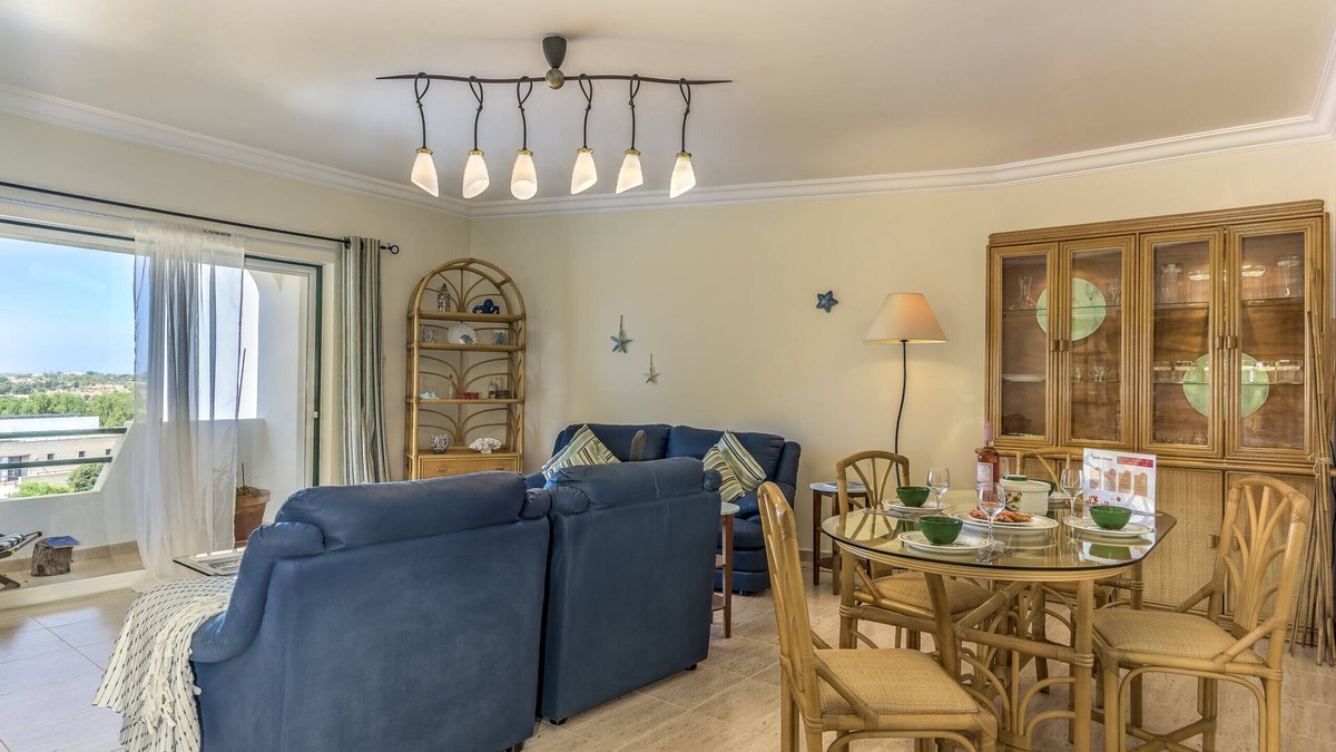 Lagoa e Carvoeiro Apartment | FLH Lagoa Sunny Flat with Balcony