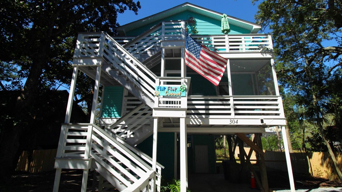 Sunset Point House | Flip Flop Causual~ vibrant 2 bedroom in the heart of Folly