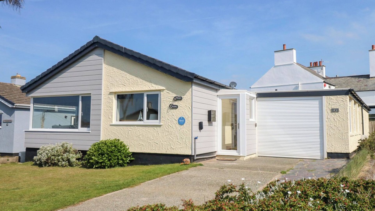 Rhosneigr Cottage | FLIP FLOPS, pet friendly, country holiday cottage in Rhosneigr