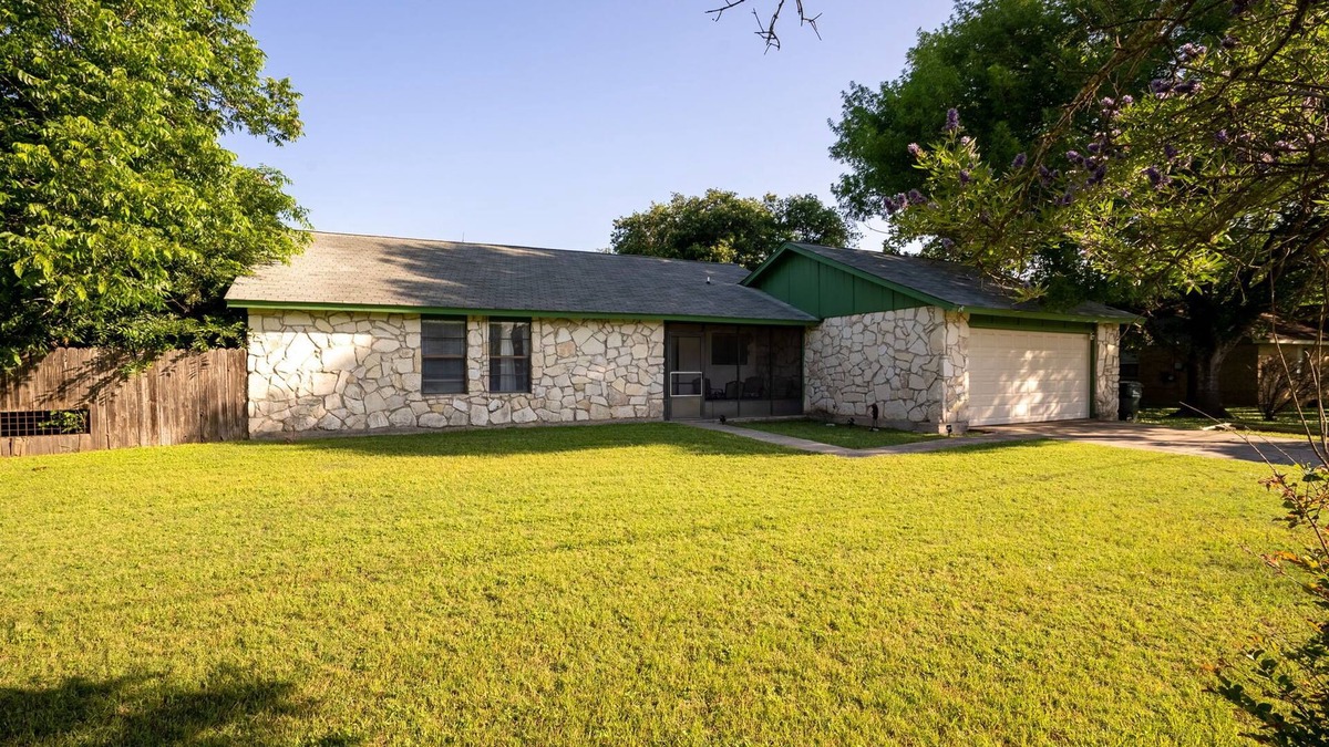 Martindale House | Floaters Oasis near the River