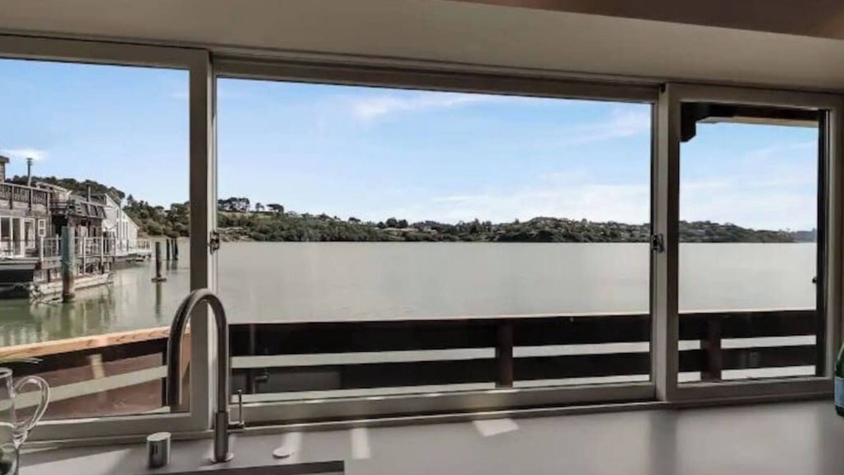 Mill Valley Apartment | Floating condo 'C' on Sausalito's Richardson Bay