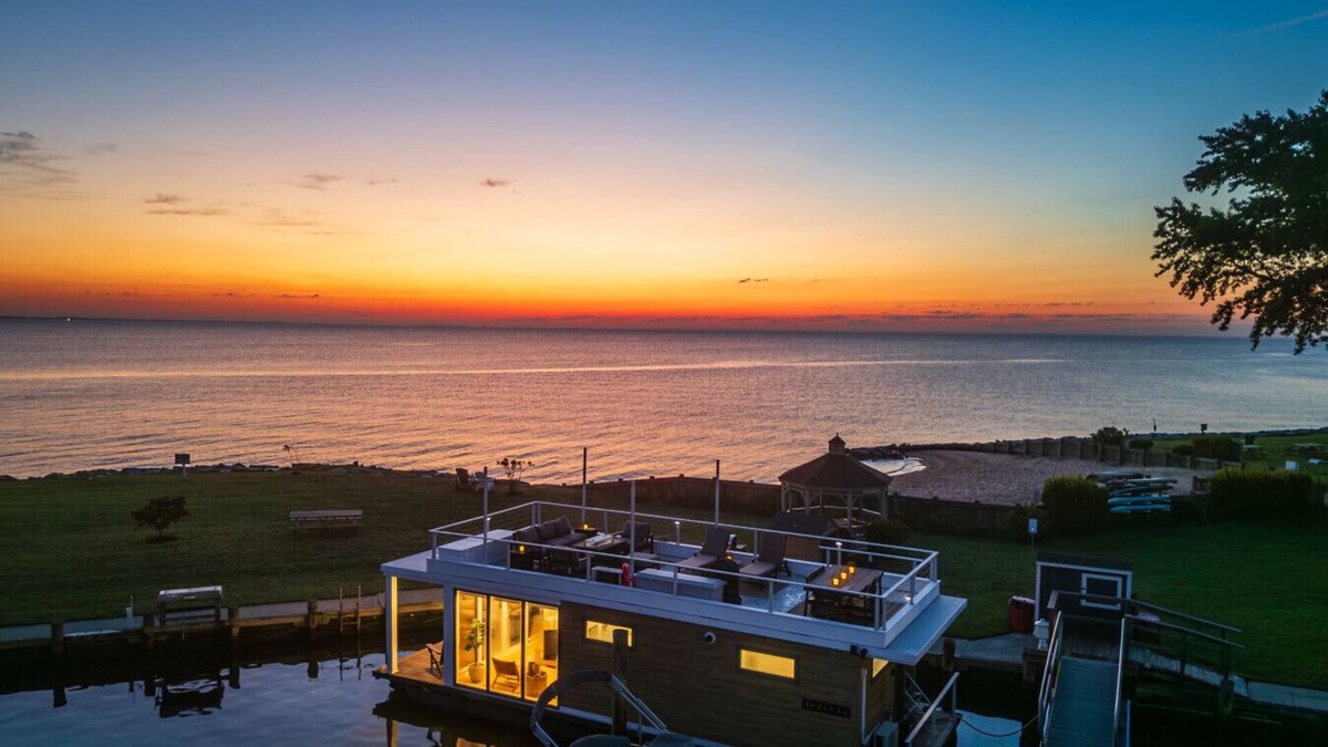 Fort Howard Boat Rental | FLOHOM 14 Luxury Houseboat with Chesapeake Bay Panoramic Views