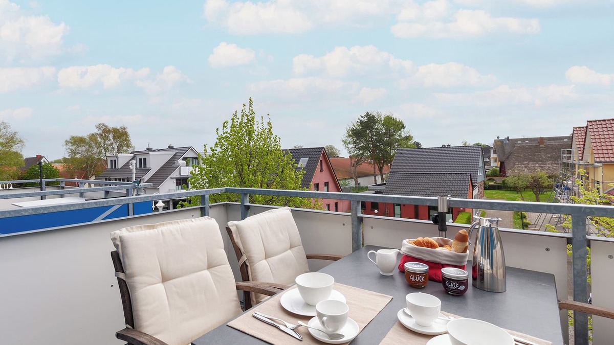 Zingst Apartment | Flooded with light, close to the center, WLAN, 400 m z. Beach
