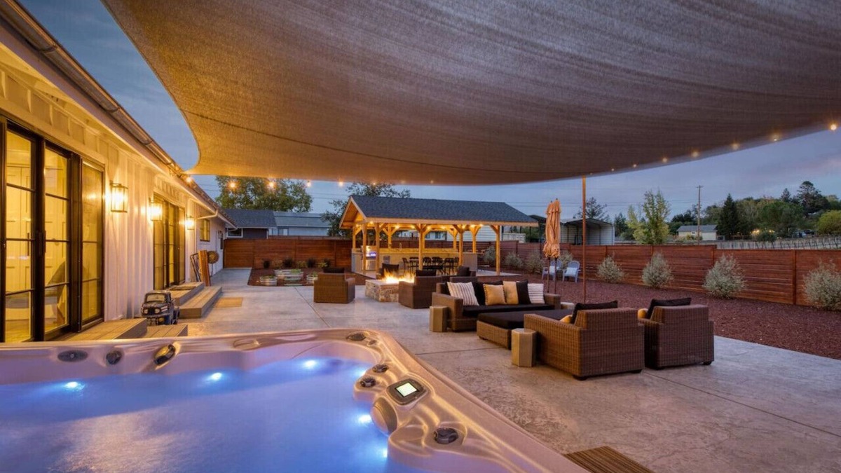 Windsor House | Flora Vina - Country Home with Vineyard Views