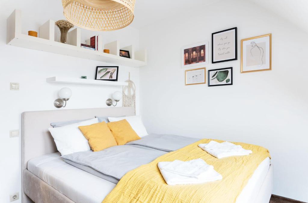 Ferencvaros Apartment | Floral Bliss Apartment