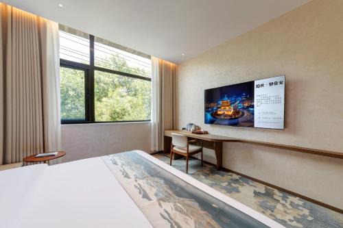 Lianhu House | Floral Hotel Yinshiyi Chang'an, Xi'an Bell and Drum Tower Sajinqiao Subway Station