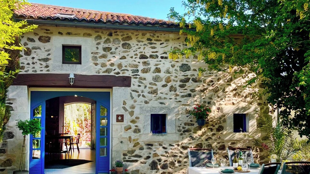 Bussiere-Badil Cottage | Flore (Vive le Vert)nnAt Vive le Vert we believe holidays are precious.