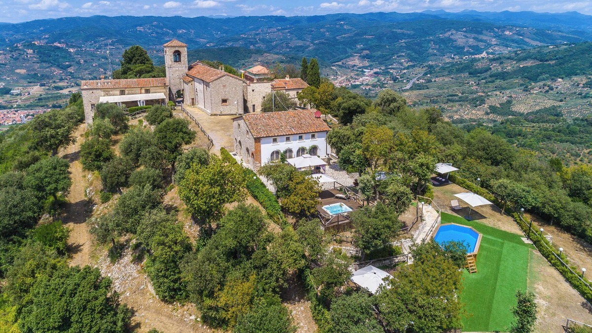 Monsummano Terme Villa | Florence & Tuscany. Pool, jacuzzi, parking and. relax
