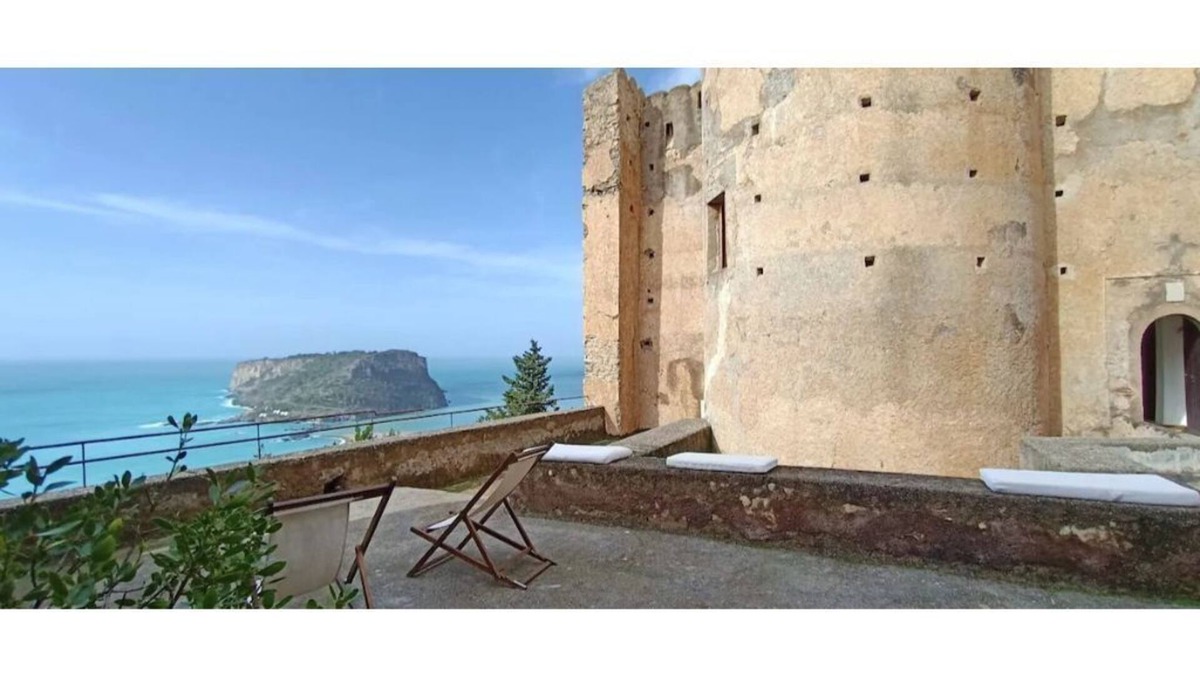 Praia a Mare House | Floresta Castle for 6 people sea view