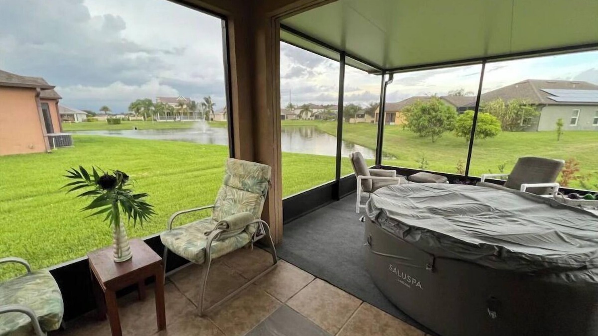 Rockledge House | Florida Beach & Theme Parks, Cozy Spa & Lake Views