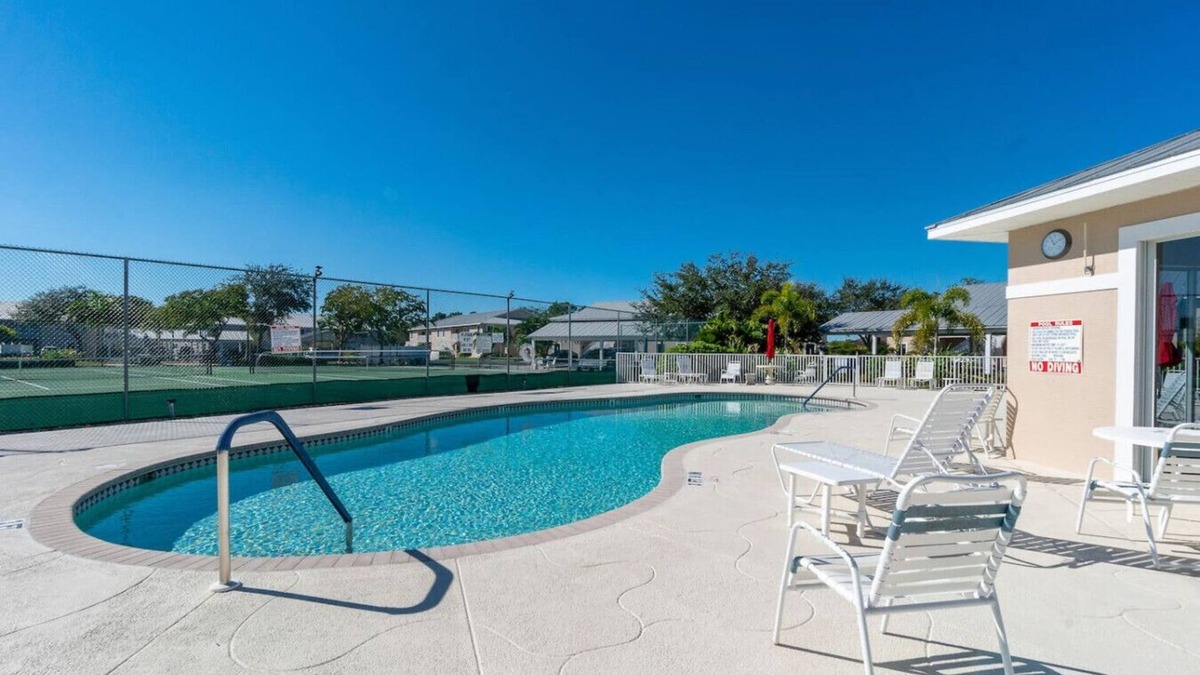 Fiddlers Green Nature Trail Apartment | Florida Breeze at Fiddlers Green