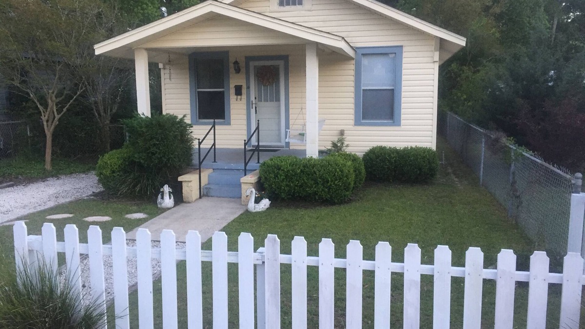 East Pensacola Heights House | Florida Cottage.A Sumptuous blend of old and new!