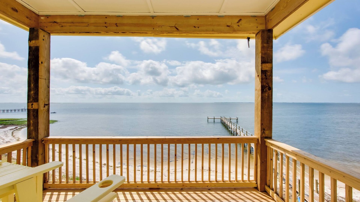 Carrabelle Cottage | Florida Gulf Coast Getaway w/Dock & Beach Views