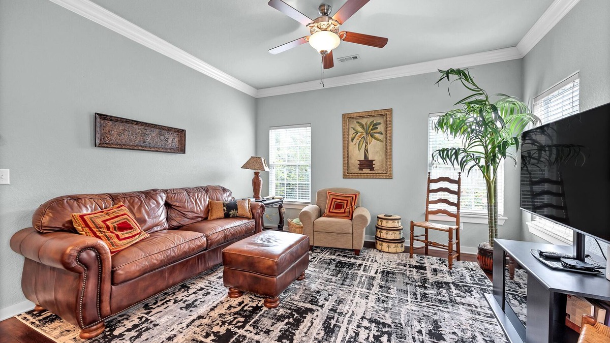 Bentonville House | Flourishing Palm Place 3 BR 2 BA near XNA