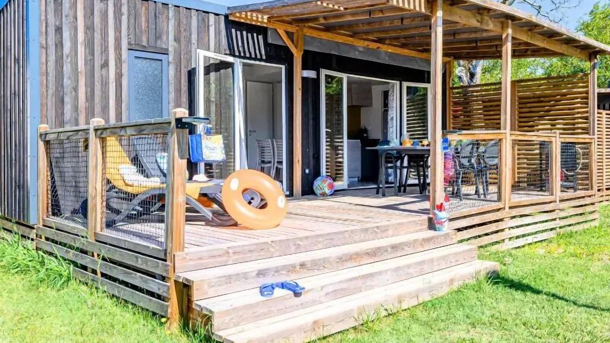 Souillac House | Flower Camping Les Ondines * - Homeflower Premium 29m2 - 2 bedrooms + semi-covered terrace + TV + sheets + towels + CLIM 5 people