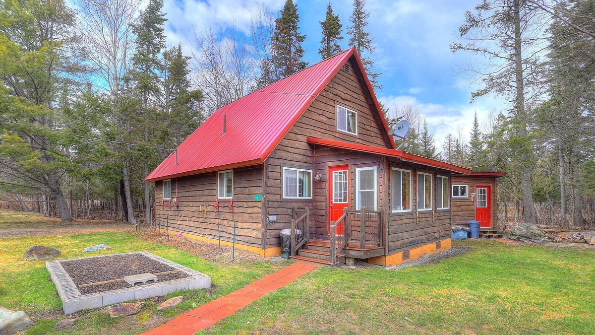 Oquossoc House | Flybuck - Shared waterfront area on Rangeley Lake
