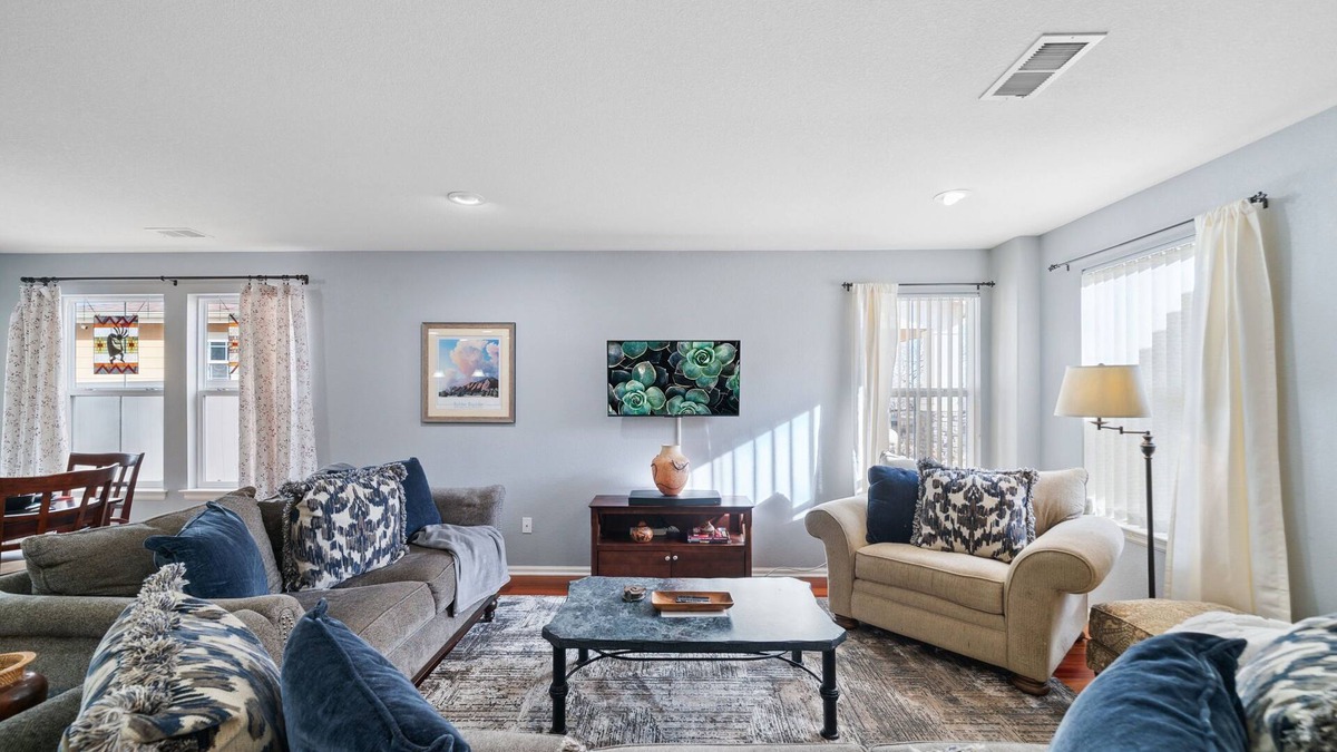 Walnut Grove House | Flyer's Nest Townhome