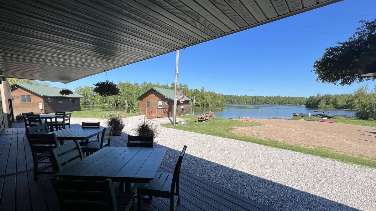 Phillips Cabin | Flyway Resort ‘The Big Game Suite’ on Wilson Lake