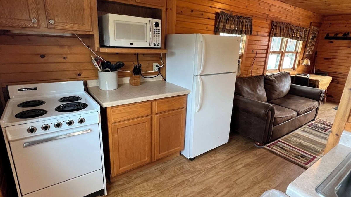 Phillips Cabin | Flyway Resort ‘The Fishing Hole’ on Wilson Lake