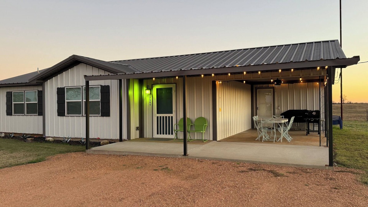 Kingston House | Fobb Getaway 3-BR house with WiFi, AC in Kingston area close to Lake Texoma