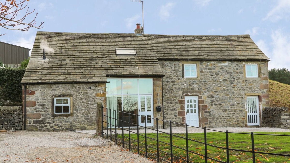 Coniston Cold Cottage | FOGGA CROFT COTTAGE, pet friendly, with hot tub in Gargrave