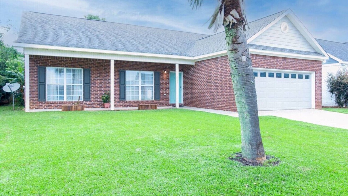 Foley House | Foley Fully Furnished Home near OWA – Perfect for Mid-Term Stays!