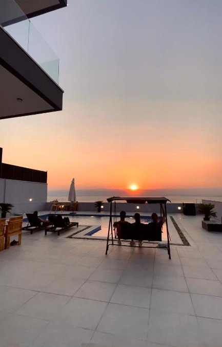 Sweimeh House | Follow Sea Villa