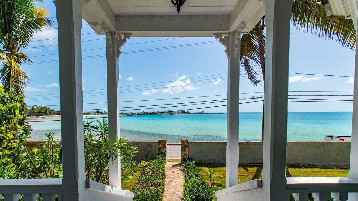 Governor's Harbour House | Folly & Guest House 6 Bedroom Home