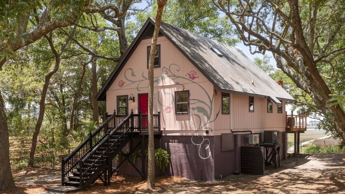 Folly Beach Cottage | Folly Vacation Vintage Cottage with Private Dock Pet Friendly