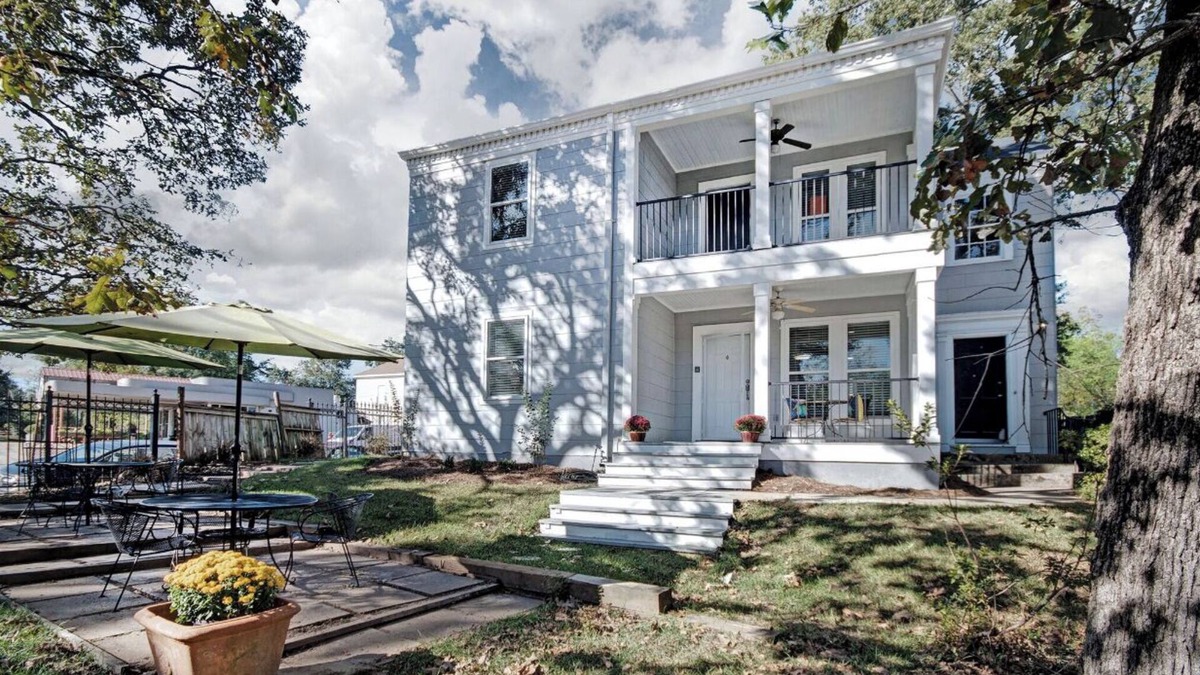 Fondren House | Fondren "Upper Level Style, Comfort and Luxury